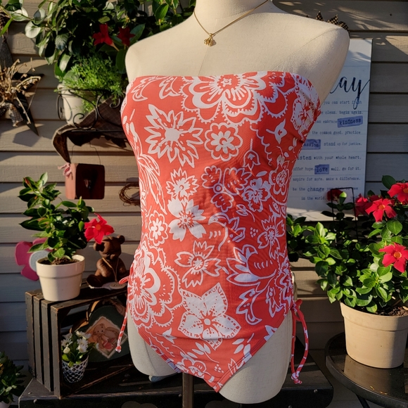 BEACH HOUSE ♡ Gorgeous Coral 'n White Strap(Less) Tie Back Adj Swimsuit 12 - Picture 7 of 17